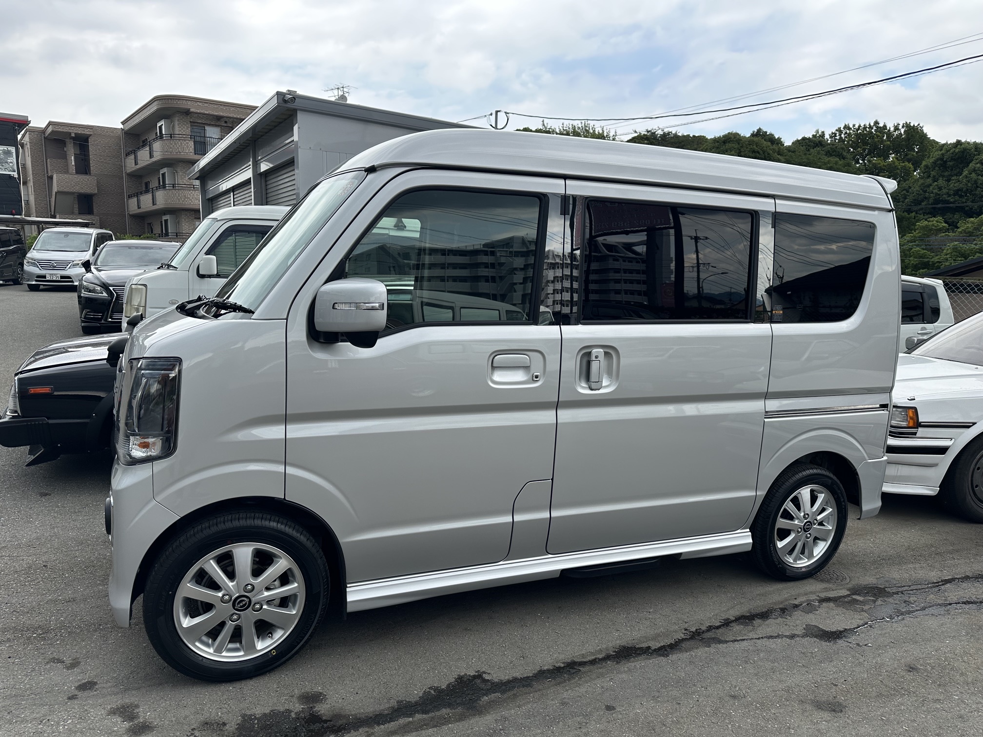福岡中古車販売NEXUMでタイヤ交換した車